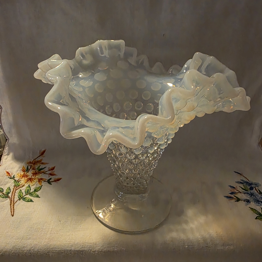 Vintage Fenton Hobnail Moonstone Opalescent Vase